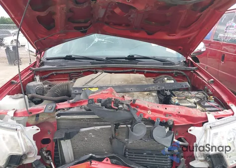 2015 Toyota Tacoma Base V6 z USA, uszkodzony, nr VIN 3TMLU4EN4FM167125